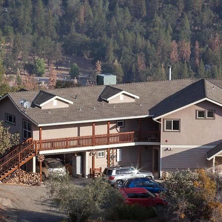 Yosemite Sierra View Bed & Breakfast Оукхърст Екстериор снимка