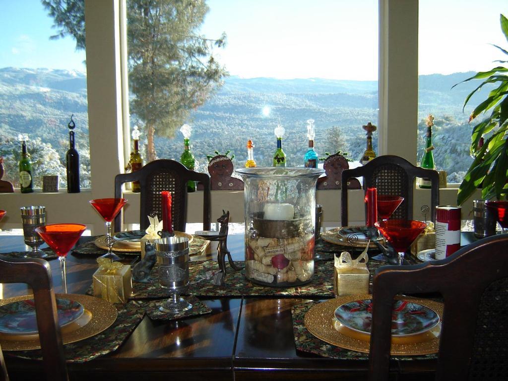 Yosemite Sierra View Bed & Breakfast Оукхърст Екстериор снимка