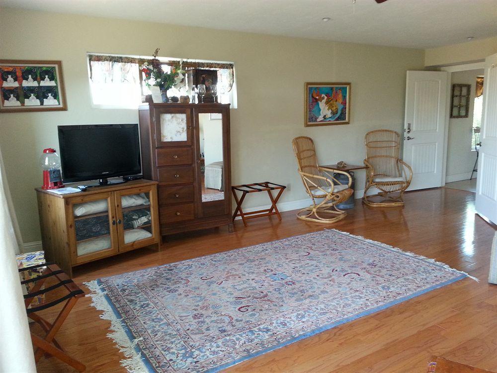 Yosemite Sierra View Bed & Breakfast Оукхърст Екстериор снимка