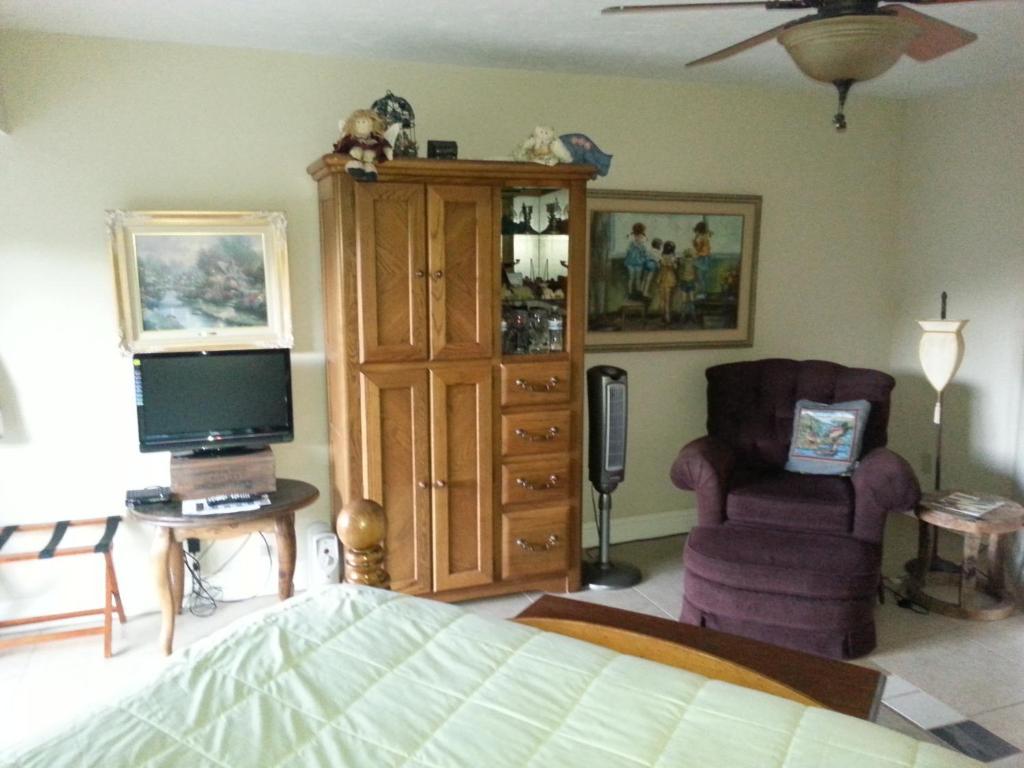 Yosemite Sierra View Bed & Breakfast Оукхърст Стая снимка