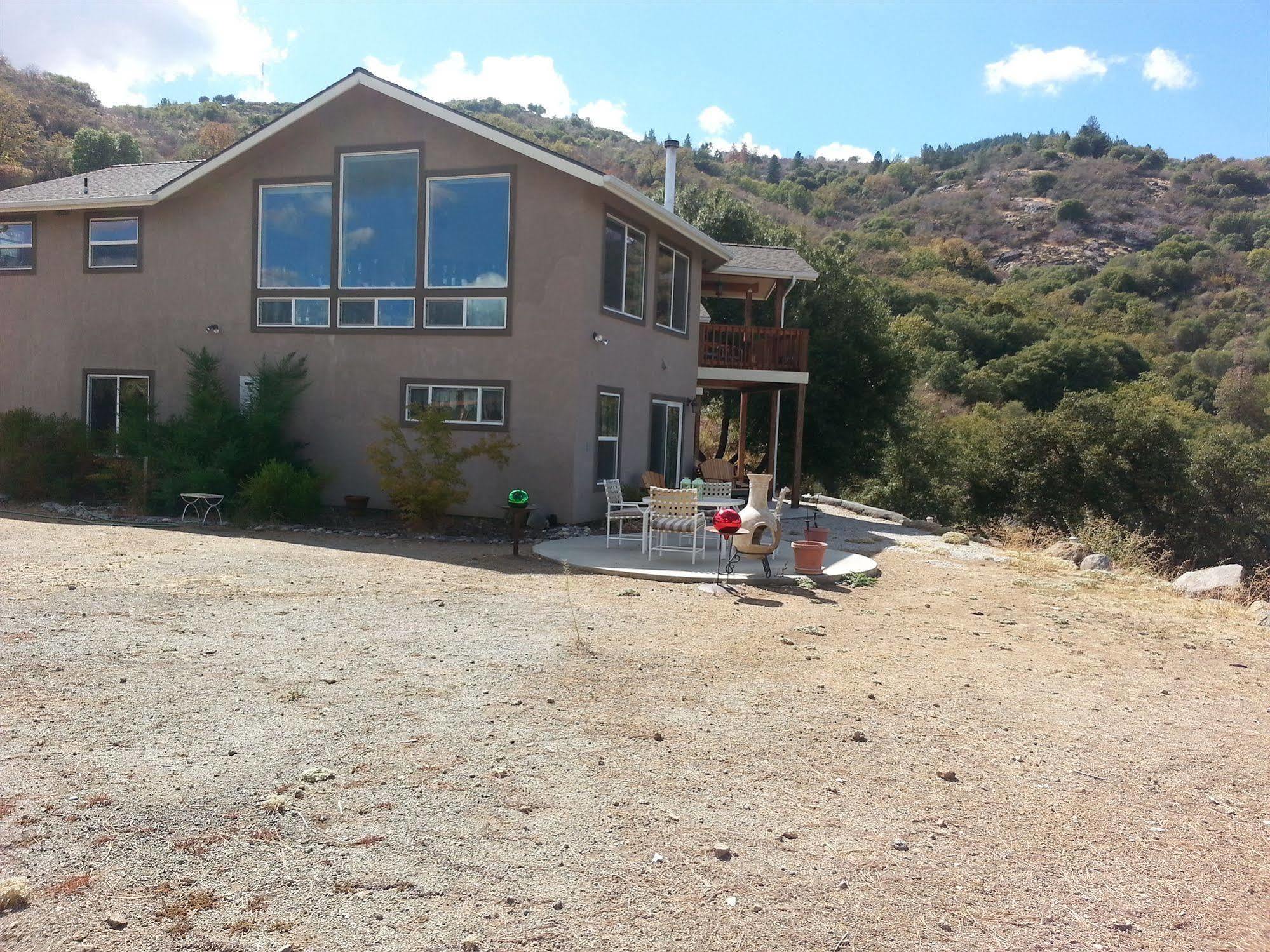 Yosemite Sierra View Bed & Breakfast Оукхърст Екстериор снимка