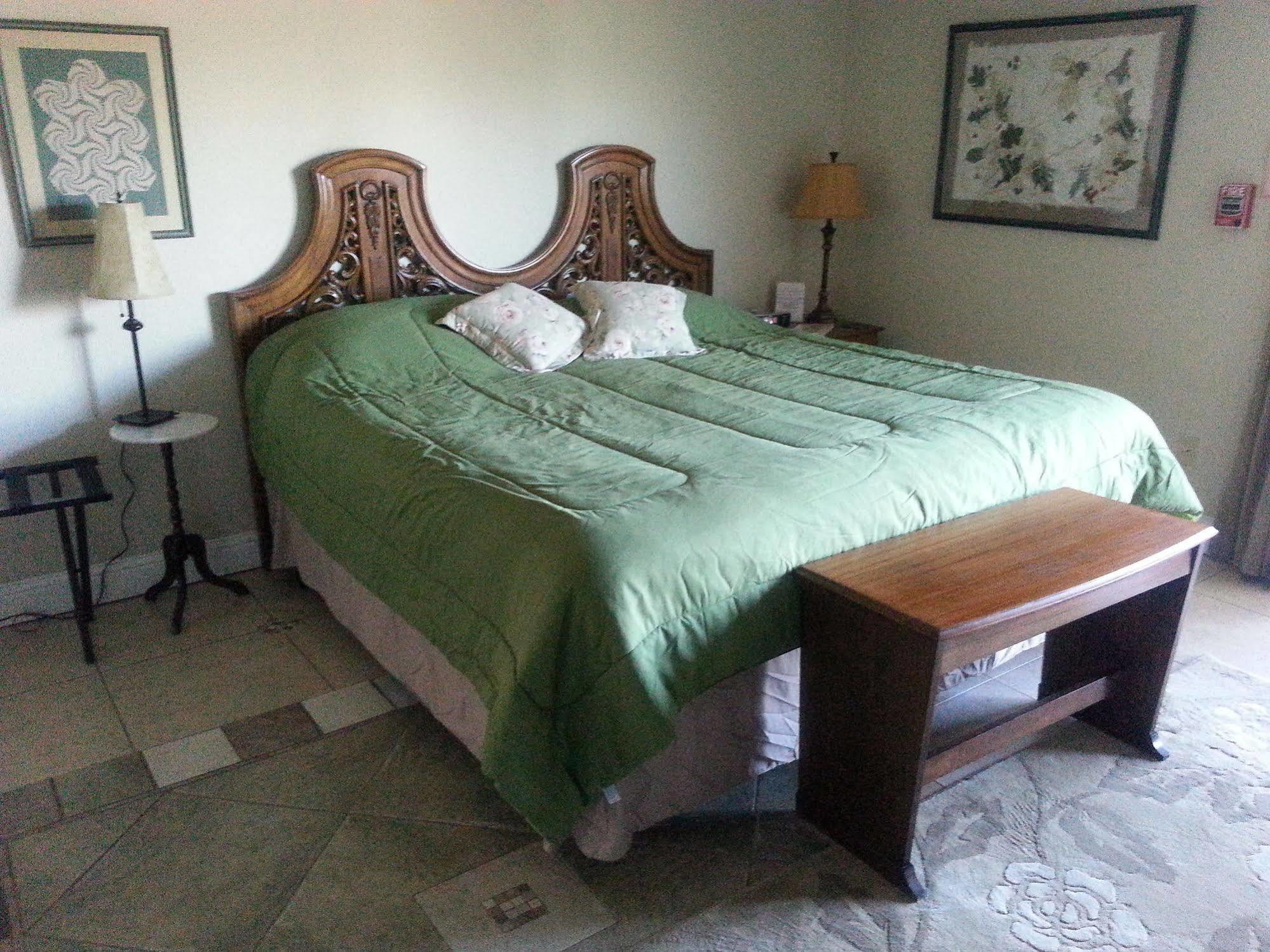 Yosemite Sierra View Bed & Breakfast Оукхърст Екстериор снимка