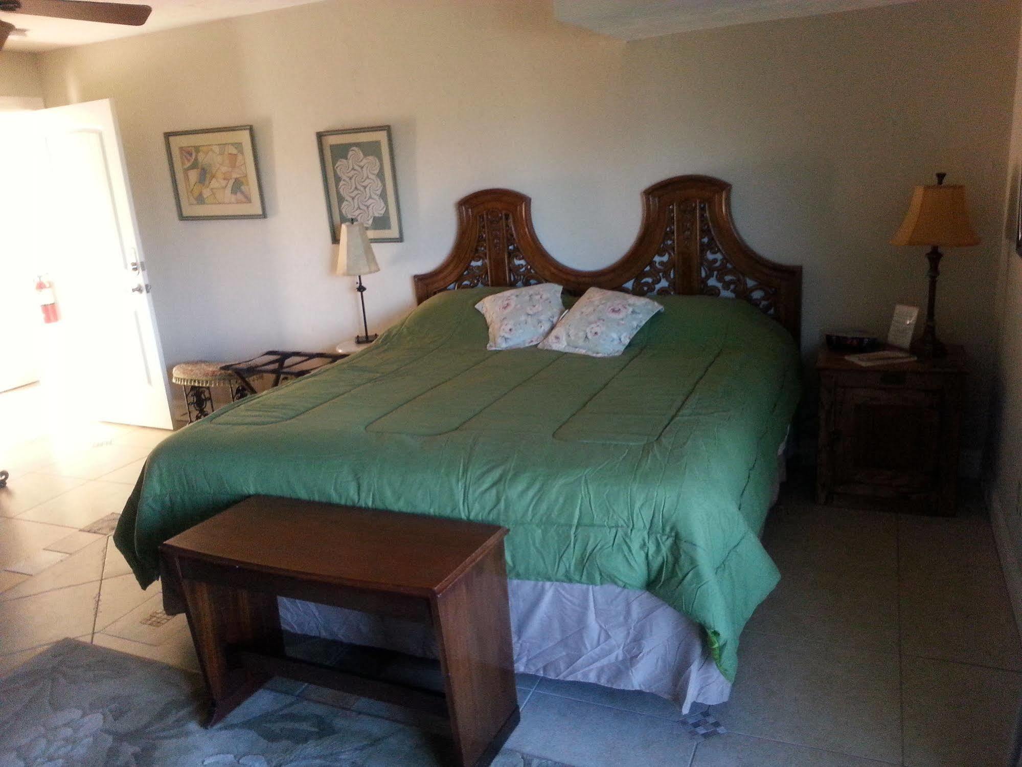 Yosemite Sierra View Bed & Breakfast Оукхърст Екстериор снимка
