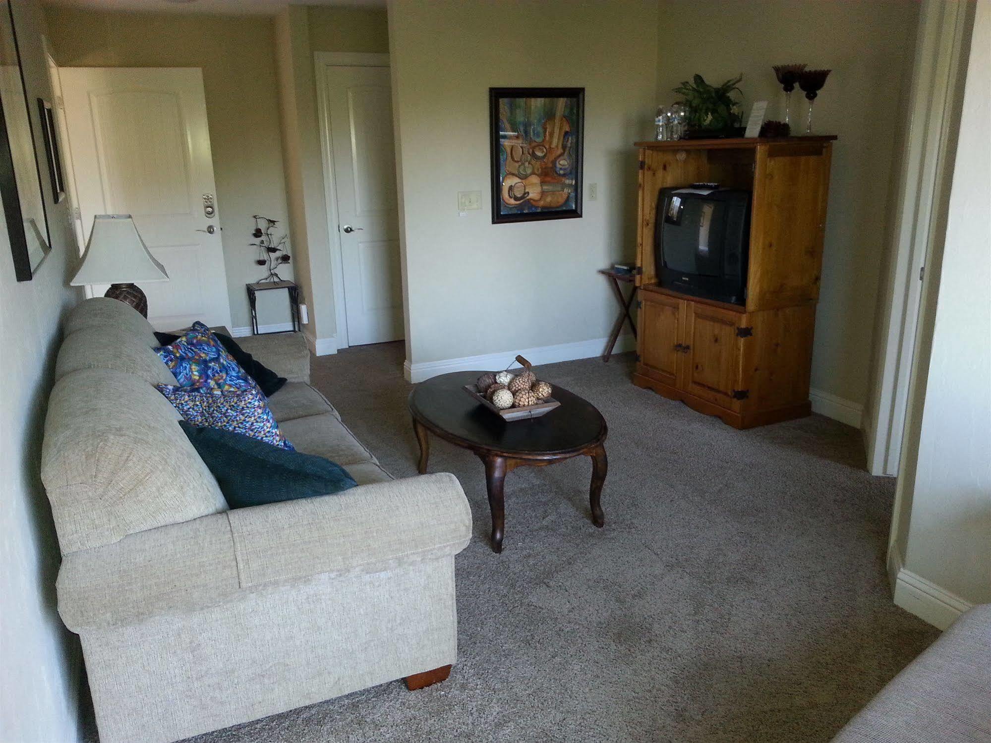 Yosemite Sierra View Bed & Breakfast Оукхърст Екстериор снимка