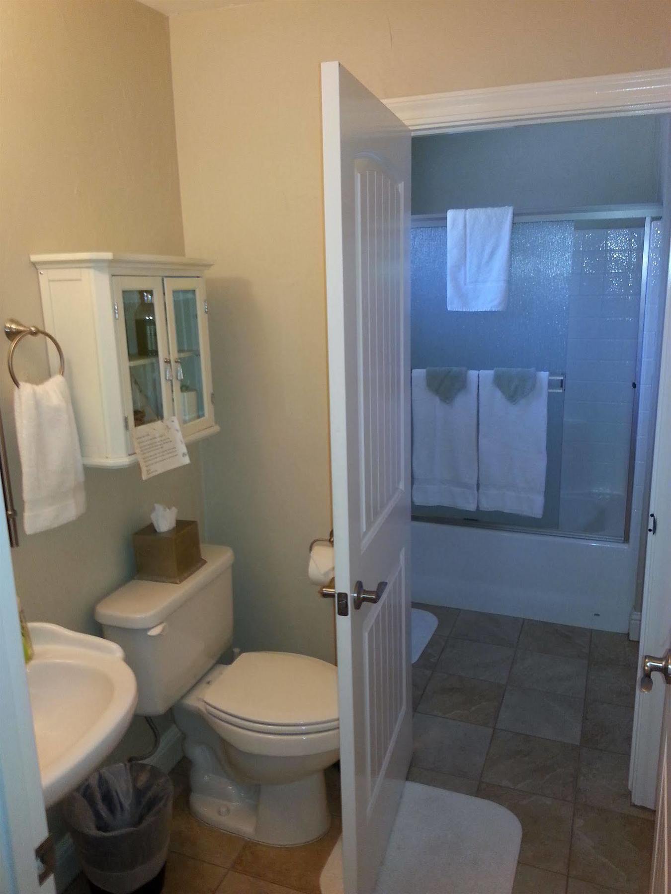 Yosemite Sierra View Bed & Breakfast Оукхърст Екстериор снимка