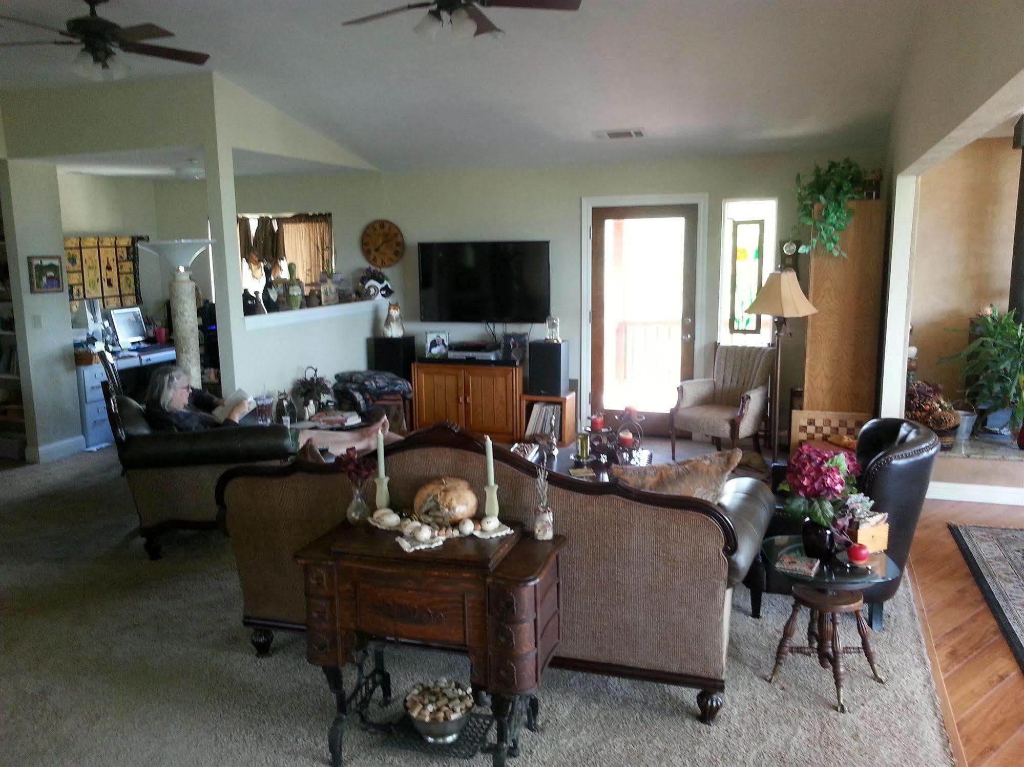 Yosemite Sierra View Bed & Breakfast Оукхърст Екстериор снимка