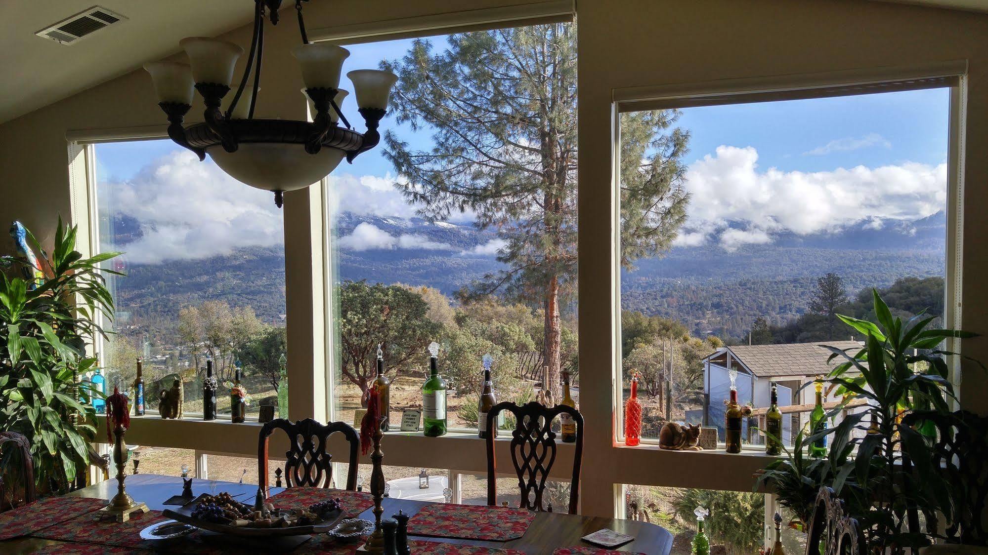 Yosemite Sierra View Bed & Breakfast Оукхърст Екстериор снимка